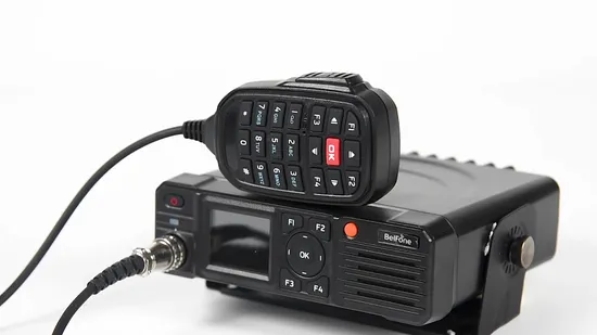 Professionelles Fahrzeugradio mit 50 Watt und hoher Leistung